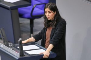 Rasha Nasr, SPD-Politikerin, reflektiert über Migrationspolitik und persönliche Herausforderungen.