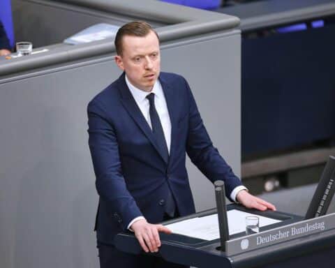 Adis Ahmetovic spricht über Bundeswehrbeteiligung und Friedenssicherung in der Ukraine.