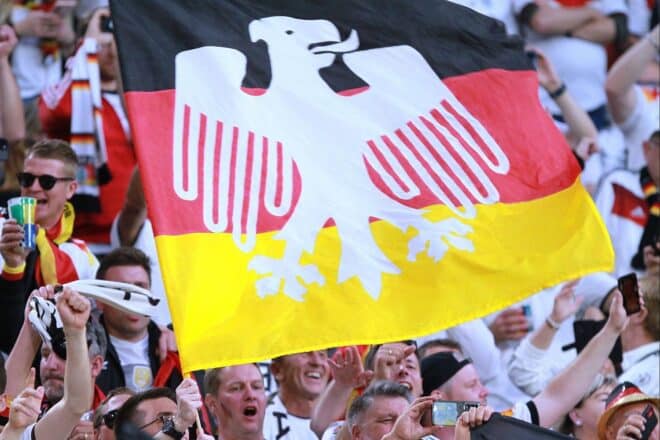 SPD unterstützt Plan der Union für Bewerbung um die Fußball-WM 2042