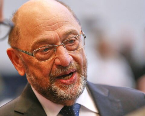 Martin Schulz äußert Bedenken zu US-Kongresswahlen unter Trump, warnt vor Eskalation.