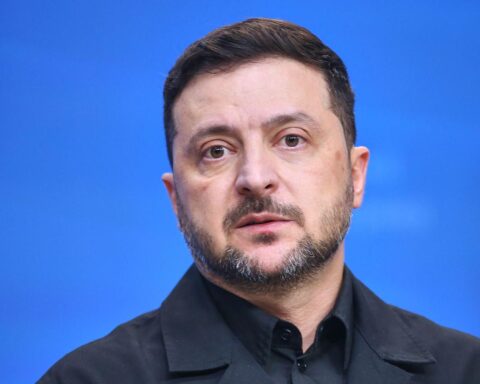 Wolodymyr Selenskyj spricht optimistisch über Friedensverhandlungen und die Ukraine's Souveränität.