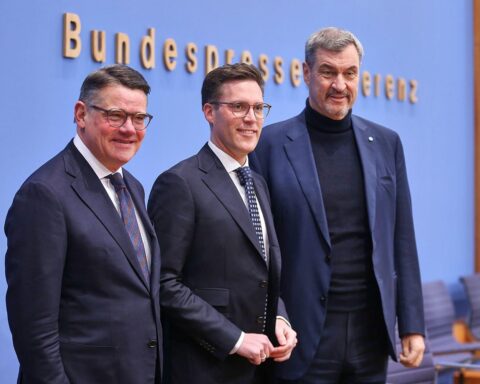 Drei Politiker und Ministerpräsidenten bilden die "Drei Löwen Allianz" zur Zusammenarbeit in Süddeutschland.