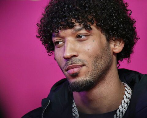 Taylor Swift an der Spitze der Charts, daneben Jazeek und andere Musiker.