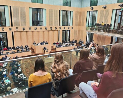 Bundesratssitzung, kritische Diskussion über Umwelt- und Bürgerrechte im Infrastruktur-Zukunftsgesetz.