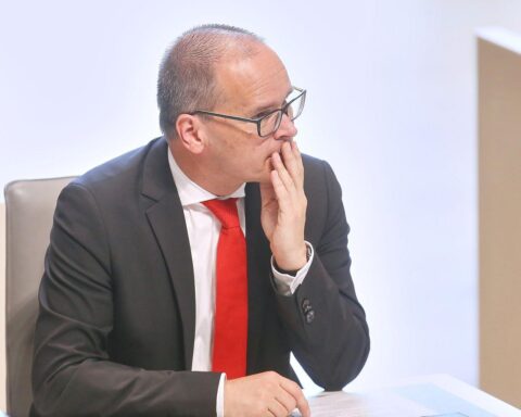 Wirtschaftsminister Tonne präsentiert neue Fördermöglichkeiten für Niedersachsen und regionale Wirtschaftsentwicklung.