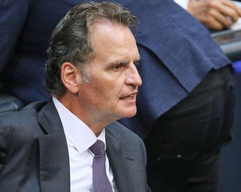 Politiker diskutieren über Bleiberecht für gut integrierte Zuwanderer; Union kontra SPD-Forderungen.