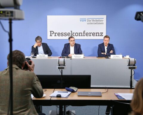 Schienengüterverkehr in Deutschland: Herausforderungen durch Engpässe, Bürokratie und steigende Kosten.