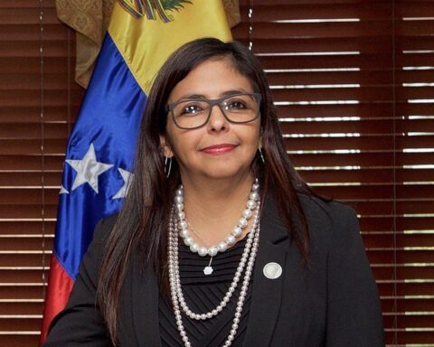 Abbildung von Delcy Rodriguez, venezolanischer Vizepräsidentin, als neue Interimspräsidentin nach Maduros Festnahme.