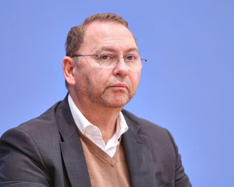 Frank Werneke spricht über Tarifverhandlungen und mögliche Streiks im öffentlichen Dienst.