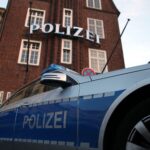 Ein Verkehrsunfall auf Autobahn, Polizei im Einsatz, Autobahn wieder freigegeben, Reinigungsarbeiten abgeschlossen.