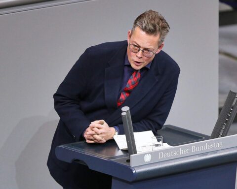 Konstantin von Notz kritisiert Versäumnisse beim Schutz kritischer Infrastruktur nach Brandanschlag in Berlin.