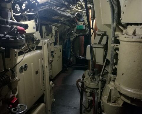 Moderne U-Boote für die indische Marine, symbolisieren deutsch-indische Verteidigungskooperation und Fortschritt.