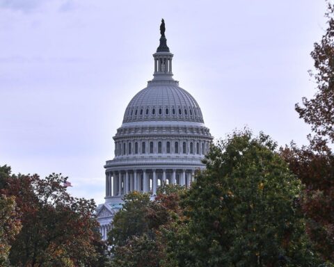 Kapitol in Washington, Symbol der politischen Entscheidungen und aktuellen Haushaltsverhandlungen in den USA.