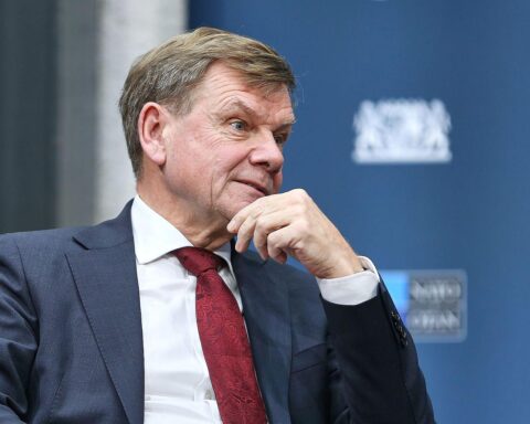 Außenminister Wadephul diskutiert Sicherheitspolitik und Grönland während Reise nach Washington.