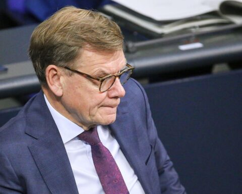 Johann Wadephul bei diplomatischen Gesprächen zum Thema internationale Sicherheit und Zusammenarbeit.