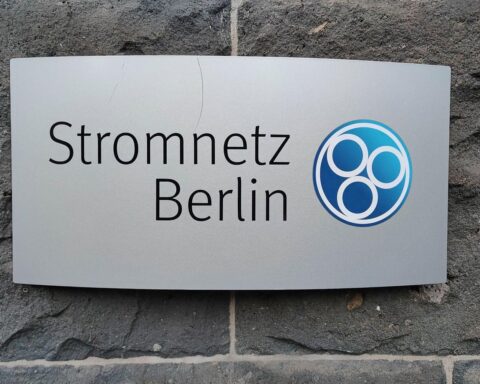 Stromversorgung in Berlin nach Ausfall: Behördliche Einsätze zur Wiederherstellung wichtiger Infrastrukturen.