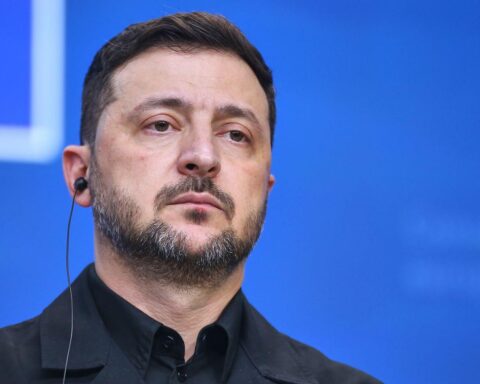 Selenskyj, Yad Vashem-Leiter Dayan, Holocaust-Referenzen und Diskussion um historische Sensibilität.