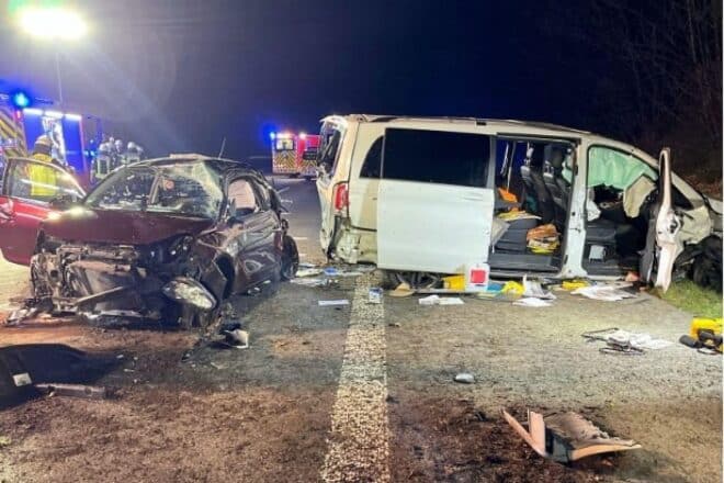 Zwei Schwerverletzte nach Unfall auf A2 bei Bielefeld