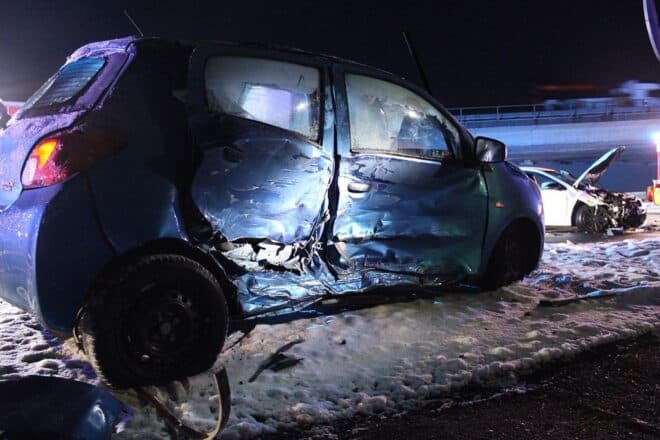 Zwei Verletzte bei Unfall an Auffahrt zur A4 bei Bergisch Gladbach