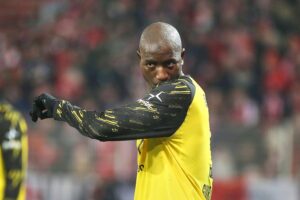 Dortmunds Spieler feiern einen beeindruckenden 4:0-Sieg, Guirassy glänzt mit zwei Toren.