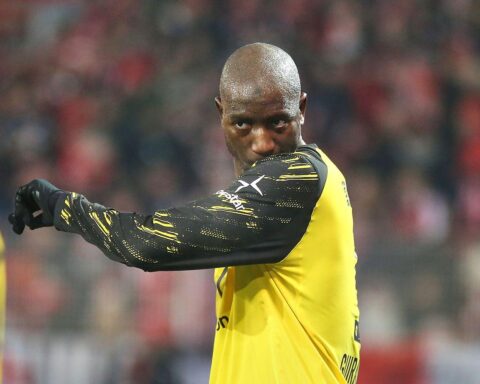 Dortmunds Spieler feiern einen beeindruckenden 4:0-Sieg, Guirassy glänzt mit zwei Toren.