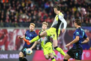Dortmund feiert späten Ausgleich gegen Leipzig im intensiven Bundesliga-Topspiel. Zweimal Baumgartner trifft für Leipzig.