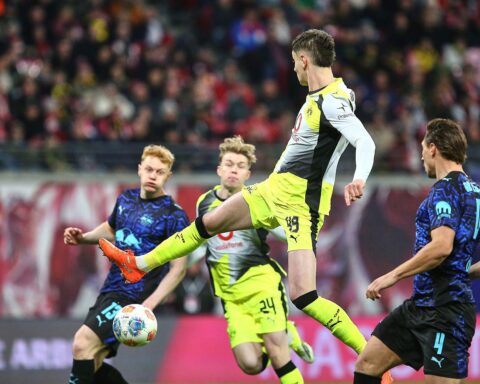 Dortmund feiert späten Ausgleich gegen Leipzig im intensiven Bundesliga-Topspiel. Zweimal Baumgartner trifft für Leipzig.