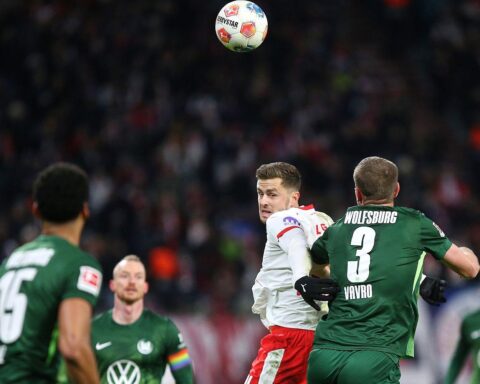 Leipzig und Wolfsburg feiern spannendes 2:2-Unentschieden in packendem Bundesliga-Spiel voller Dramatik.