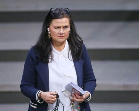 Gitta Connemann im Fokus: Unterstützung von Wirtschaftsverbänden gegen Kritik des BVMW-Vorsitzenden Ahlhaus.