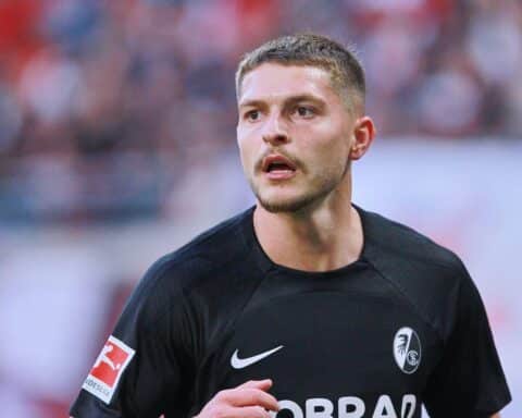 Fußballspiel, Fortuna Düsseldorf und Dynamo Dresden feiern Siege in der 2. Bundesliga.