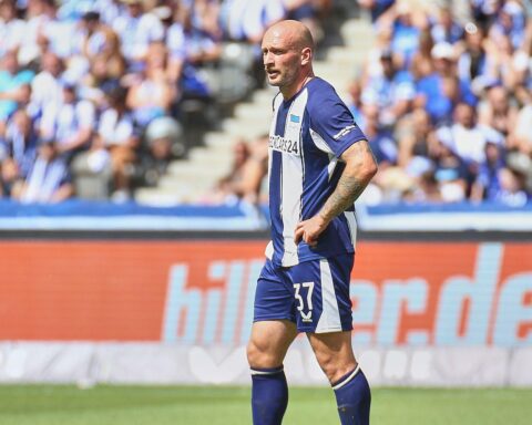 Hertha BSC jubelt nach 3:0-Sieg gegen Elversberg; Spieler im Einsatz, spannende Bundesliga-Momente.