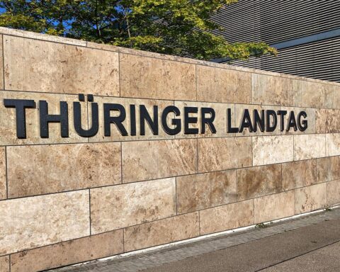 Thüringer Landtag mit Regierungsvertretern und Fördermitteln für kommunale Projekte in Sömmerda.