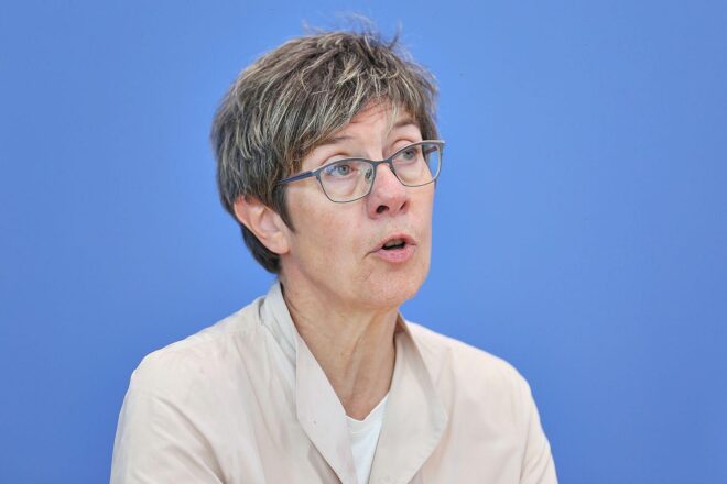 AKK hält Verhältnis zu Merz nach Kampfkandidatur für "gut"