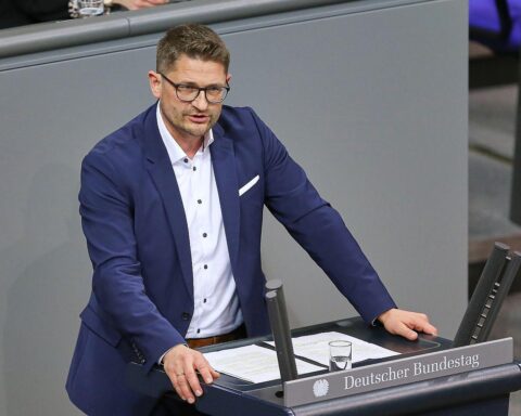 René Springer und politische Diskussion über Steuerreform und Bürgergeld in Berlin.