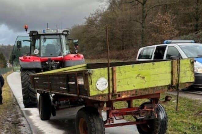Altmetall-Transport verursacht Ölschaden auf B48 bei Annweiler