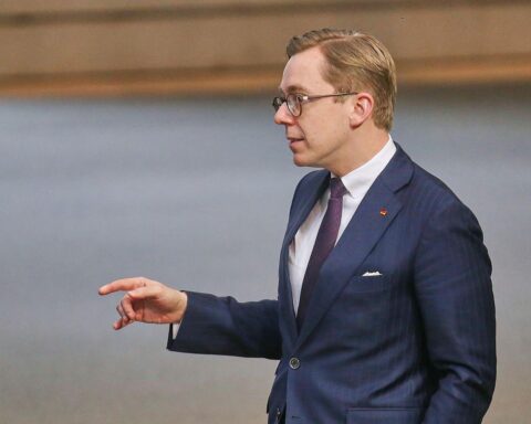 Philipp Amthor diskutiert wirtschaftliche Beziehungen zwischen Deutschland und den USA. Starke Diplomatie betont.