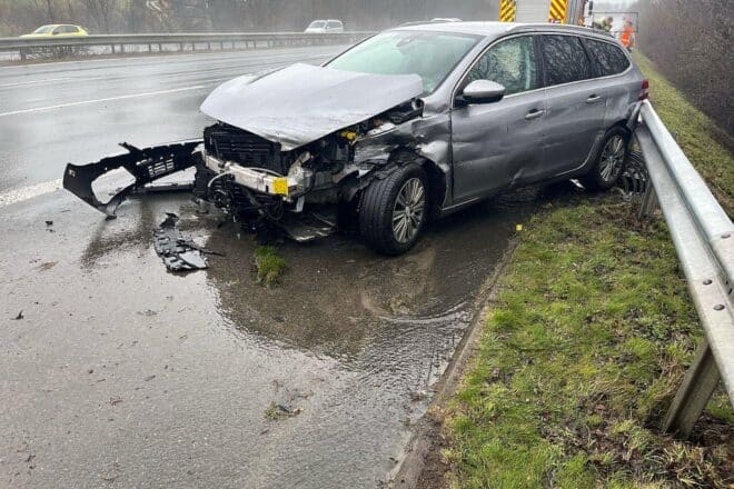 Autofahrer bei Aquaplaning-Unfall auf A2 bei Bad Oeynhausen verletzt
