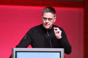 BSW-Generalsekretär nennt Debatte über Rente mit 70 einen "Skandal" Oliver Ruhnert kritisiert scharf Renteneintrittsalter von 70, fordert gerechtes Rentensystem.