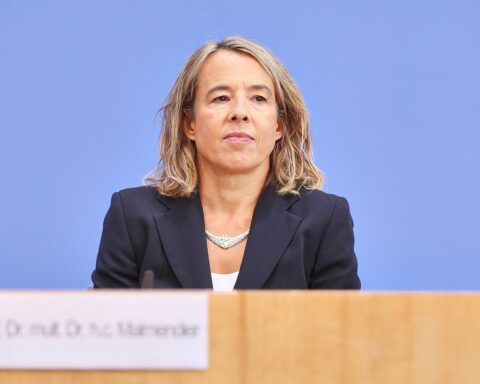 Ulrike Malmendier, Wirtschaftsweise, verlässt Sachverständigenrat; politische Diskussionen über Nachfolge.