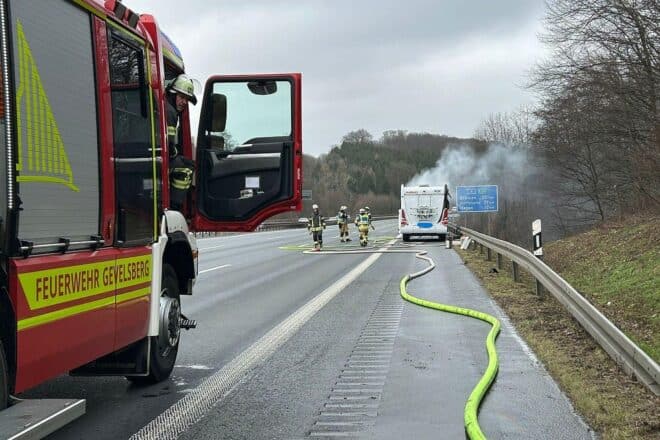 Brennendes Wohnmobil auf A1 bei Gevelsberg führt zu Vollsperrung