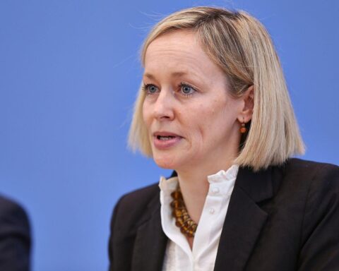 Louisa Specht-Riemenschneider erklärt Datenschutz: Kein pauschales Social-Media-Verbot für Jugendliche.