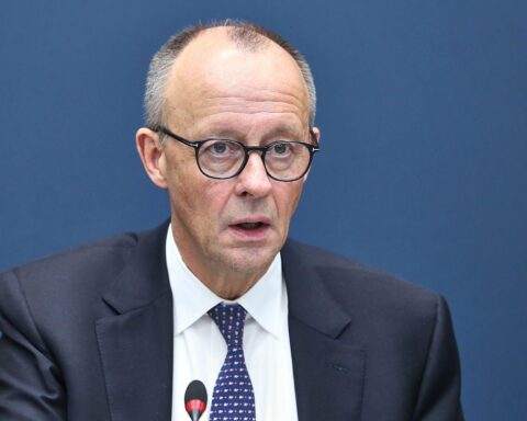 Friedrich Merz bei einer politischen Veranstaltung, Symbol für CDU-Führung und Mitgliederunzufriedenheit.