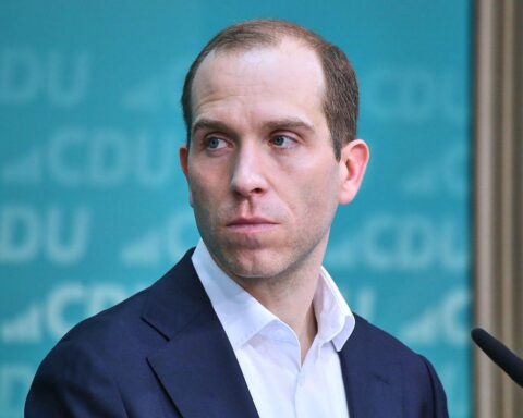 Dennis Thering spricht über Sicherheitsmaßnahmen und Migrationspolitik nach tödlicher Attacke in Hamburg.