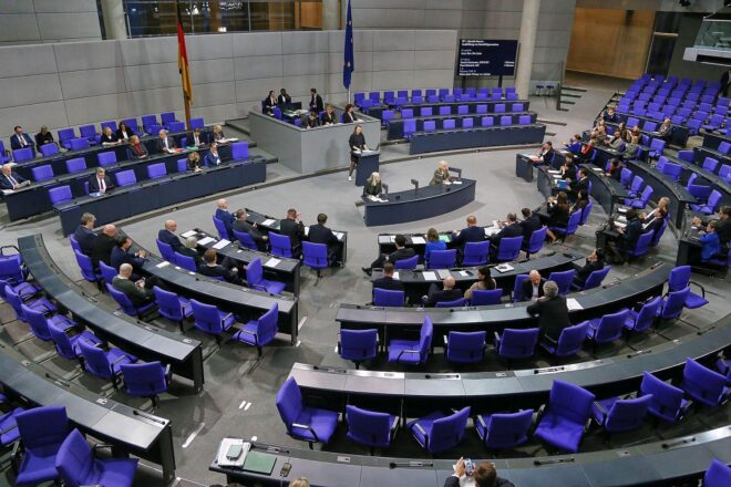 CSU-Landesgruppenchef zweifelt an Parität im Wahlrecht