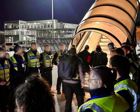 Abschiebung afghanischer Straftäter, Bundespolizei, Charterflug nach Kabul, Migrationspolitik, Sicherheitsbehörden.