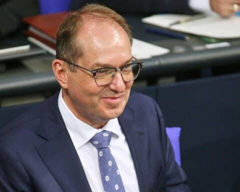 Alexander Dobrindt verkündet Belohnung zur Aufklärung des Anschlags auf Berliner Stromnetz.