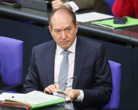 Alexander Dobrindt spricht über die Beobachtung der AfD durch den Verfassungsschutz in Berlin.