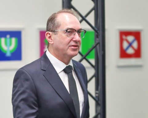 Bundesinnenminister Dobrindt kommentiert Maja T.s Verurteilung wegen linksextremistischer Gewalttaten in Ungarn.