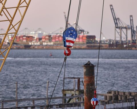 Industrieanlagen, Handel, Zollabkommen, EU, USA, Abstimmung, Wirtschaft, politische Entscheidungen, Brexit.