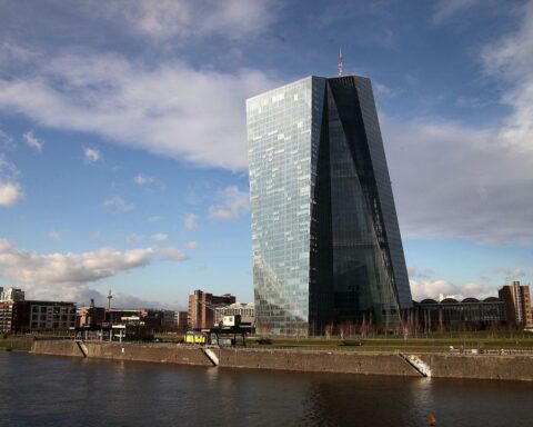 Zentrale Bankkonferenz in Frankfurt: EZB verlängert Zinspause, Leitzins bleibt bei 2,0 Prozent.